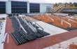 Aurinkopanellien tukirakennetta ja maksaruohomaton pohjarakenteita asennetaan Lohjalla Kerabitin katolla. Asentaja Eg-Trading Oy.